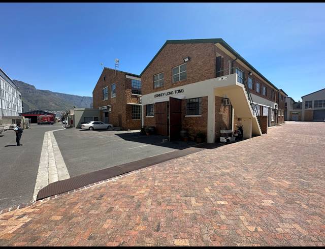248M² OFFICE TO LET IN PAARDEN EILAND